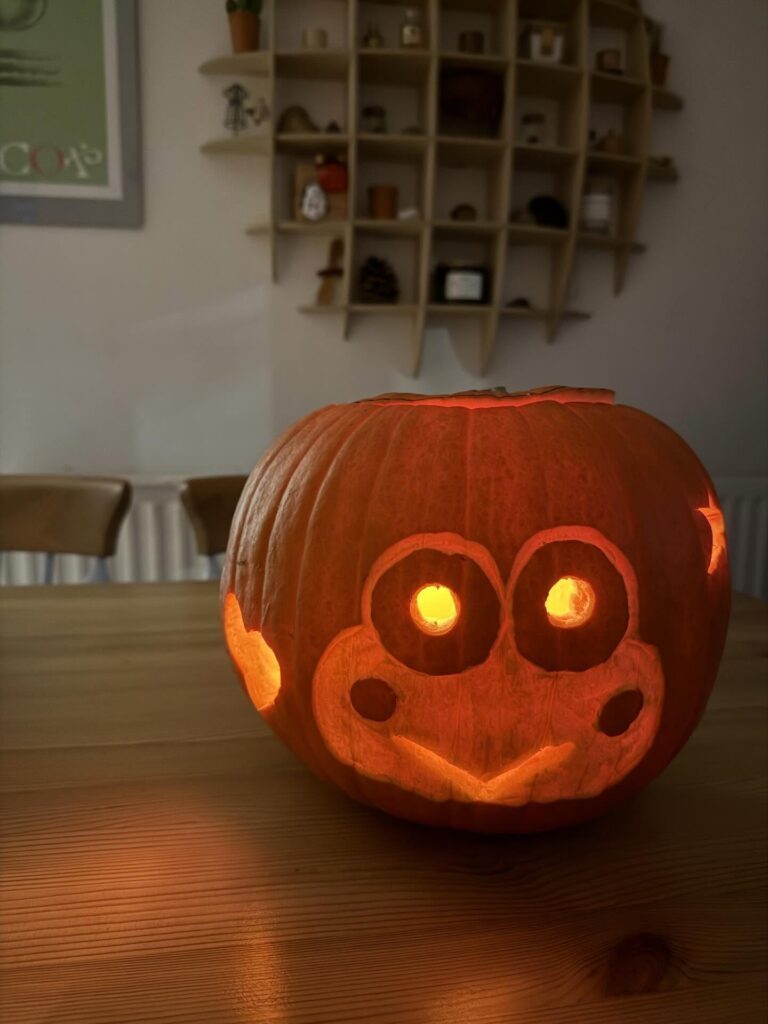 完成したカエルのランタン（＠mieko.kosodateさんより提供）