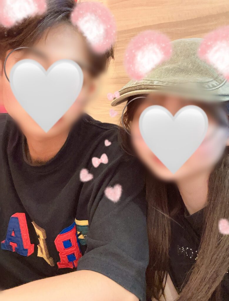 ドナーになってくれた弟さんと（@nikonikohappy._.0さんより提供）