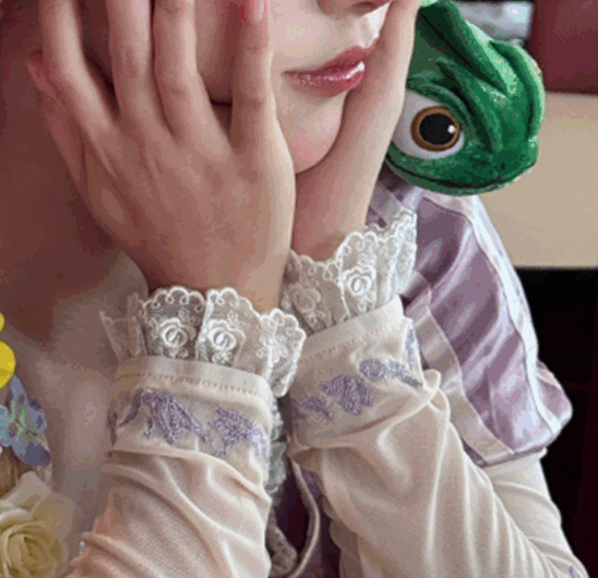 長年コンプレックスだった“生まれつきのアザ”→メイクで生かした結果　現在の様子に「可愛い個性」「素敵」「美しい」