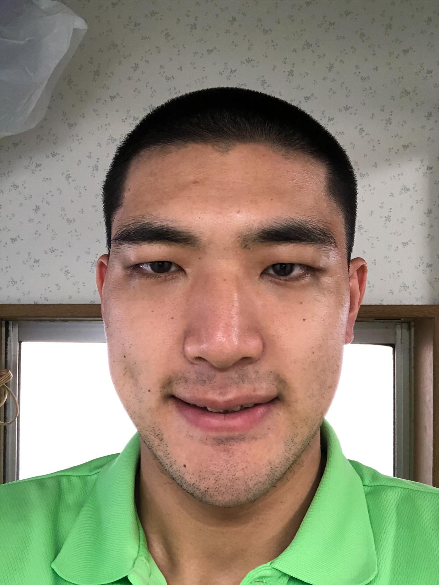 坊主頭の男子高校生　→イメチェンを決意した10年後…”予想外の姿”に「カッコよすぎ」「努力に感銘」