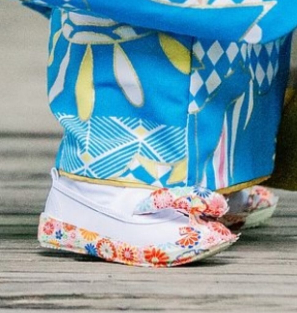 草履風スリッポン（@iwate_kuishinboさんより提供）