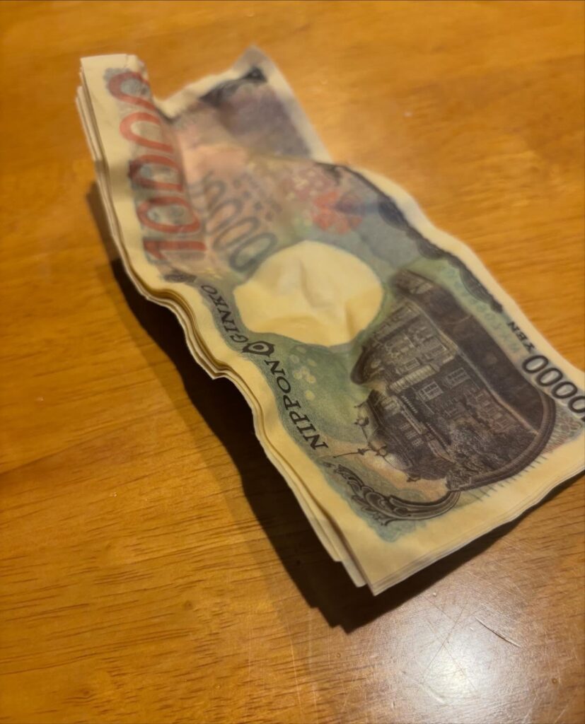 洗濯機の底から見つかったお札（＠sorichanno_gakushu_supportさんより提供）