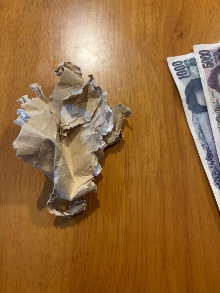 くしゃくしゃになった封筒（＠sorichanno_gakushu_supportさんより提供）