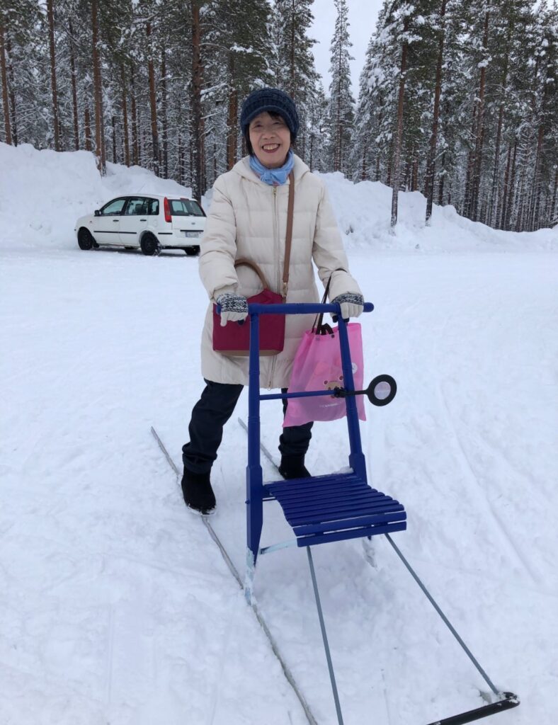 1人でフィンランド旅行へ行くパワフルなおばあちゃん（＠mayumi_hair_chokichokiさんより提供）