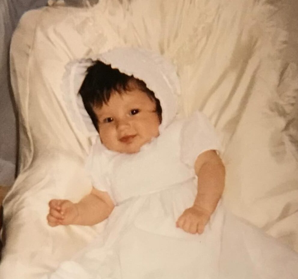 ルーマニア人パパと日本人ママとの間に生まれた女の子　→23年後の姿に「めっちゃ可愛い」「素敵」