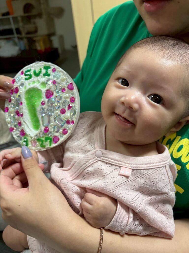 お姉さんが作った足型②（＠sui_chan._.loveさんより提供）