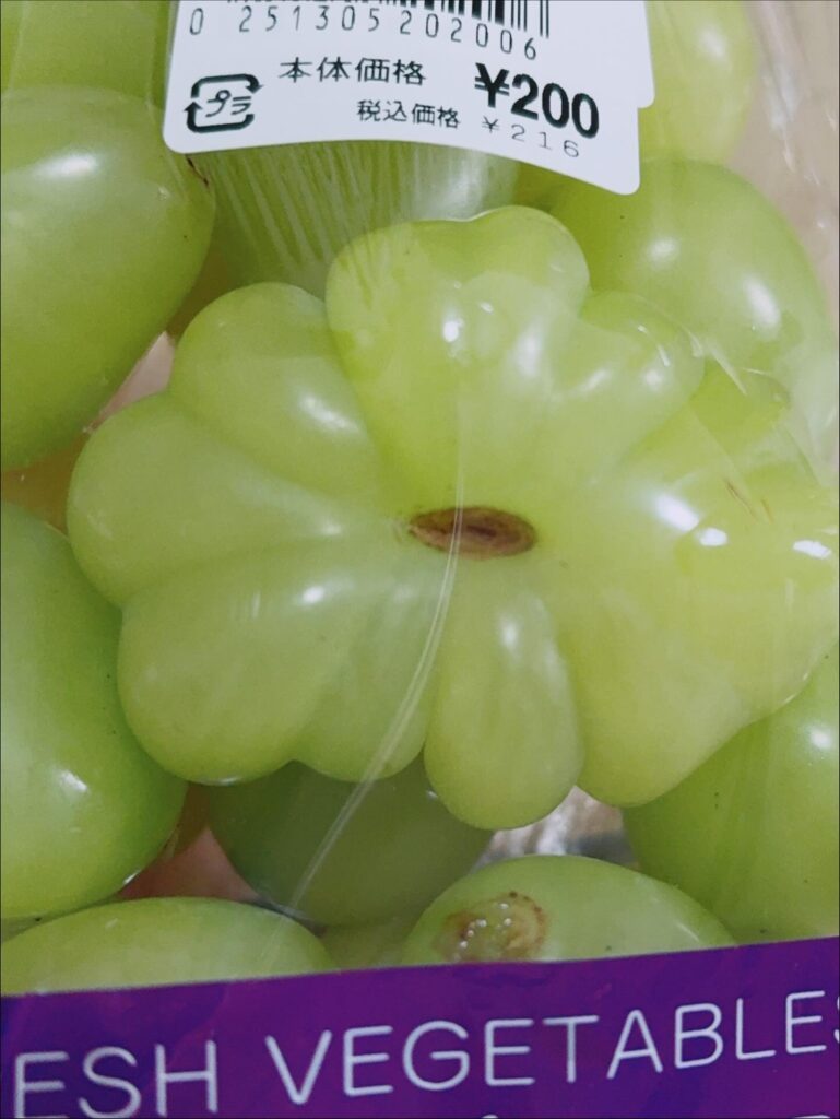 珍しい形のシャインマスカット②（＠akiiiiiiii_o0さんより提供）
