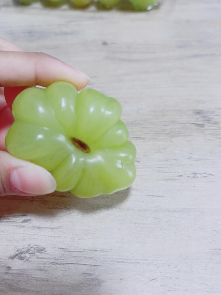 【実際の写真】違和感を覚えたシャインマスカット（全体）