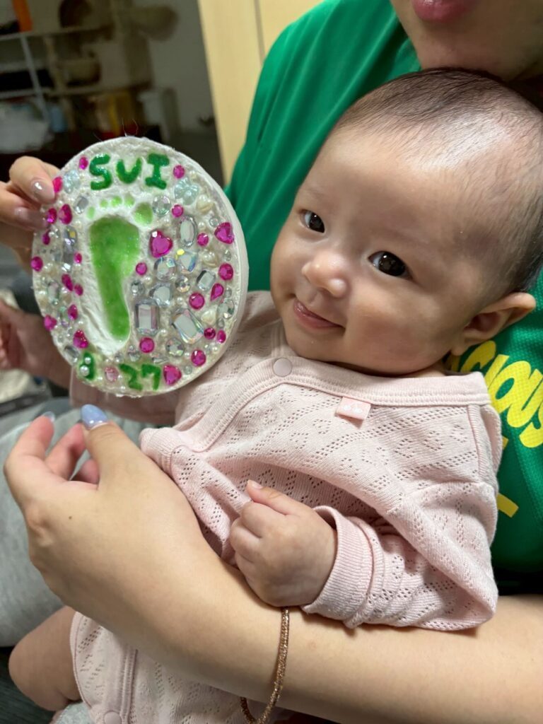 お姉さんが作った足型①（＠sui_chan._.loveさんより提供）