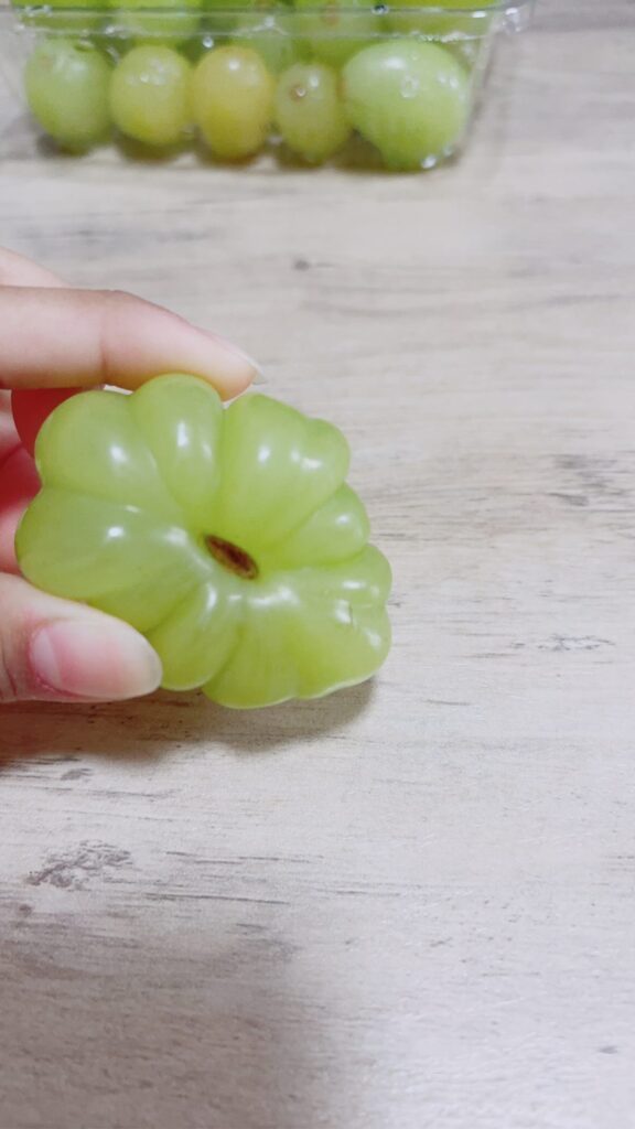 珍しい形のシャインマスカット③（＠akiiiiiiii_o0さんより提供）