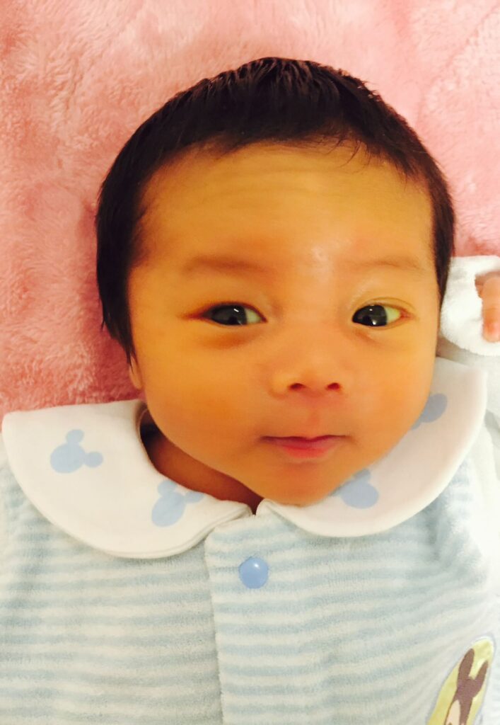 【実際の写真】ぱっちりおめめの赤ちゃんの10年後