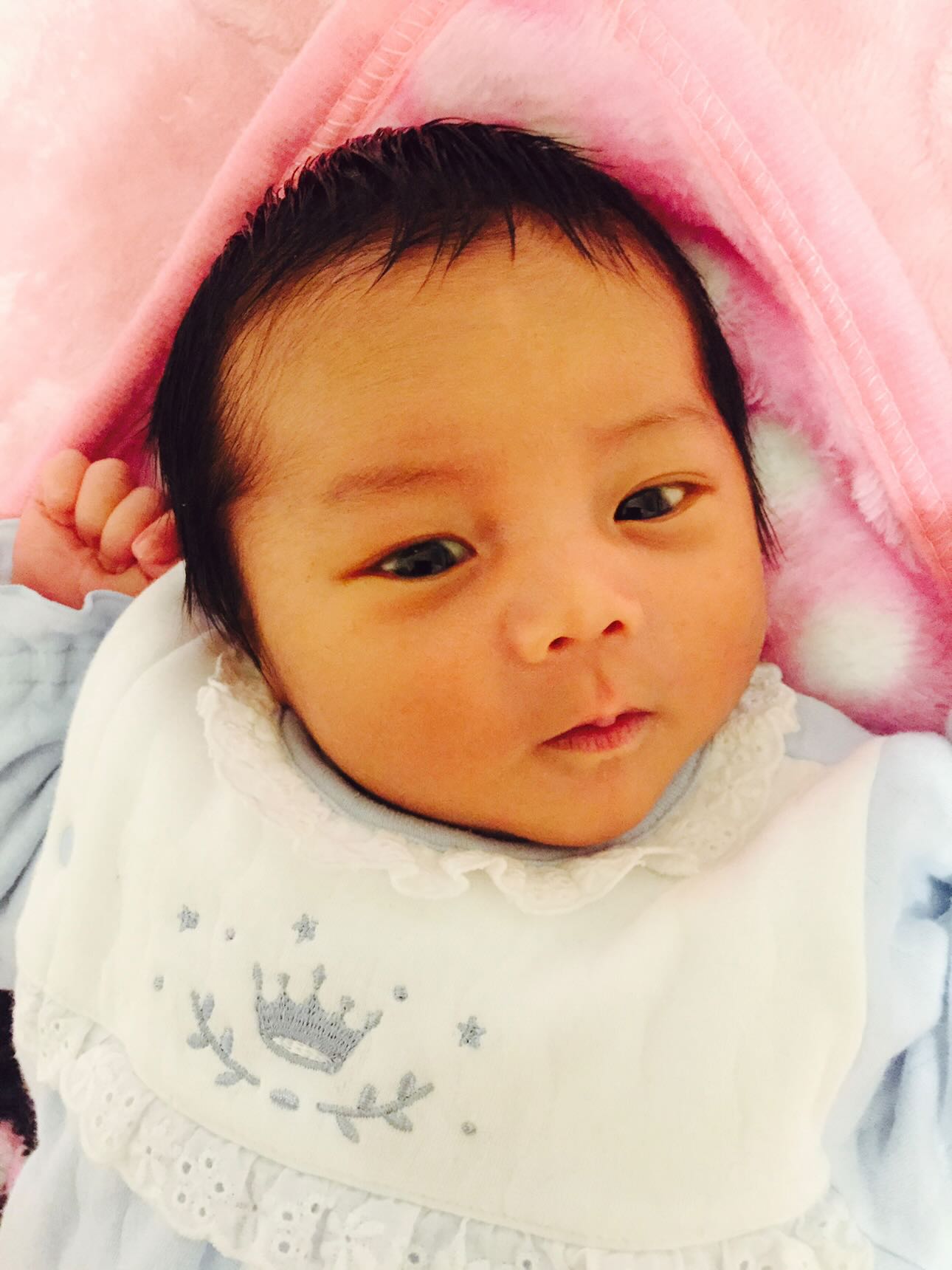 生まれた瞬間からぱっちり二重だった赤ちゃん。→10年後……成長した”現在の姿”に「イケメン」「可愛い」