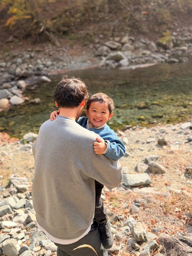 息子さんとのツーショット④（@rikkun_224さんより提供）