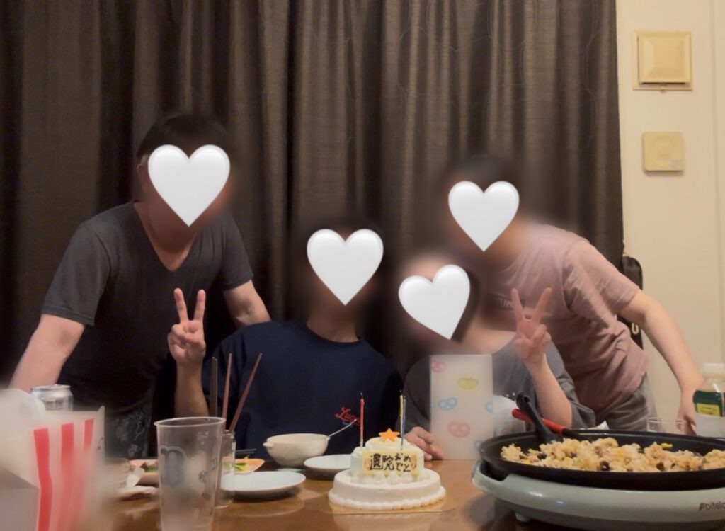 退院した日に家族で（@nikonikohappy._.0さんより提供）