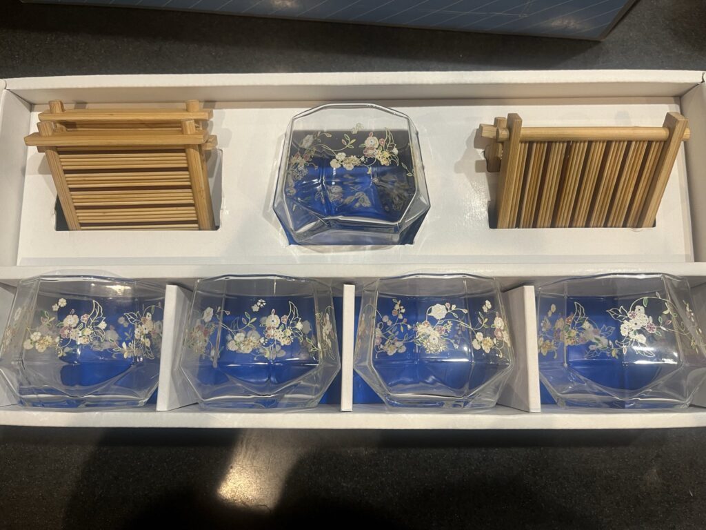 おばあちゃんから譲ってもらった食器①（＠tomomi_muraiさんより提供）