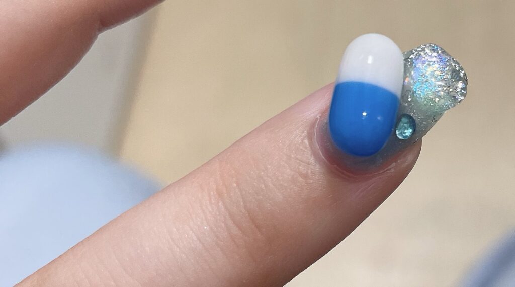 カプセルのネイルパーツ（@kotozachansabさんの投稿より）