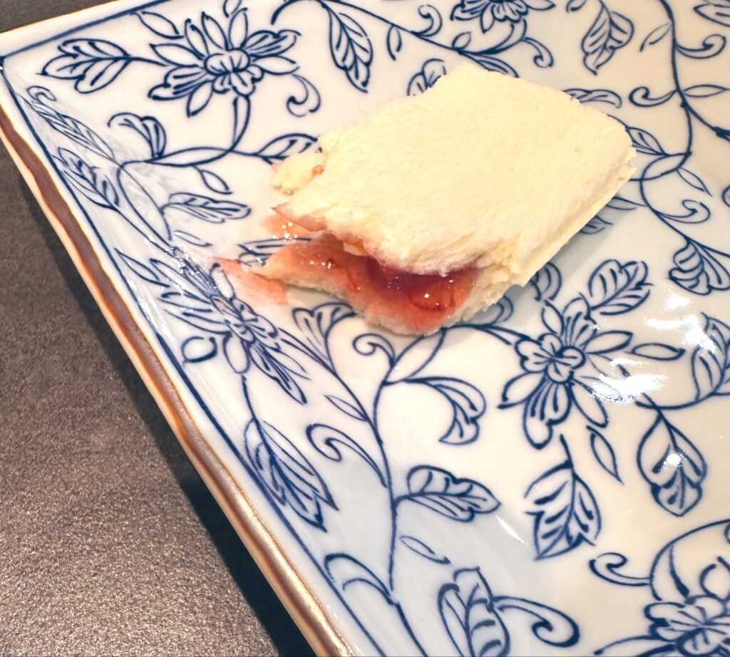 中身はイチゴ（＠pi_chan38さんより提供）