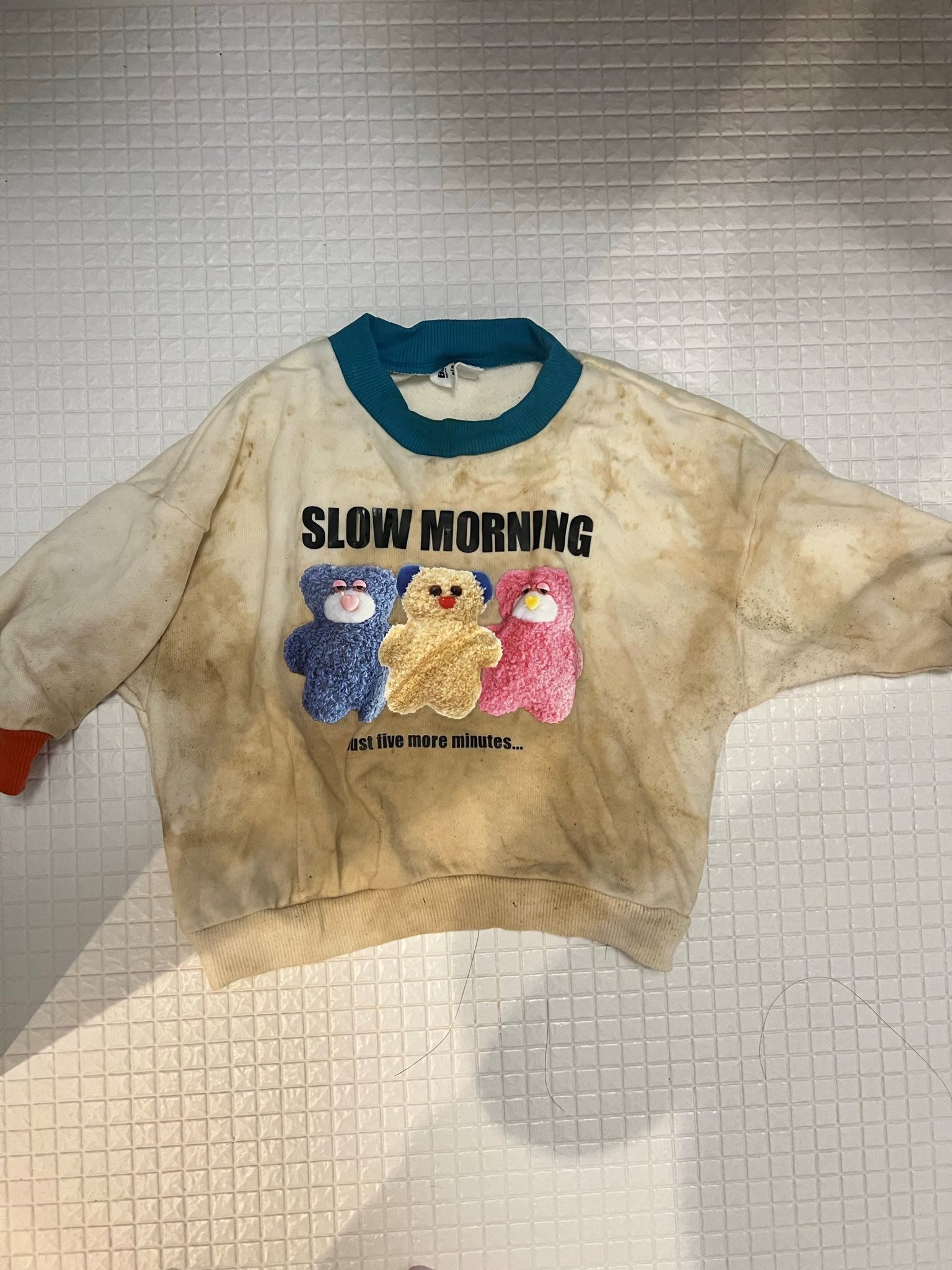 泥んこの水たまりで遊んできた9ヶ月息子。　しかし、10分後の姿に「す、すごい」「天才」「よりによって…」