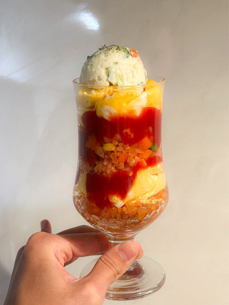 クリームソーダみたいなオムライス（＠morisugi_warotaさんより提供）