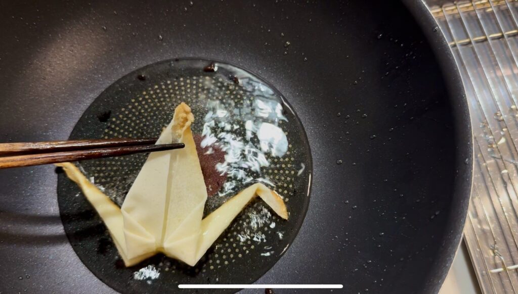 ゆっくりと揚げる（風虱虱虱虱さんより提供）