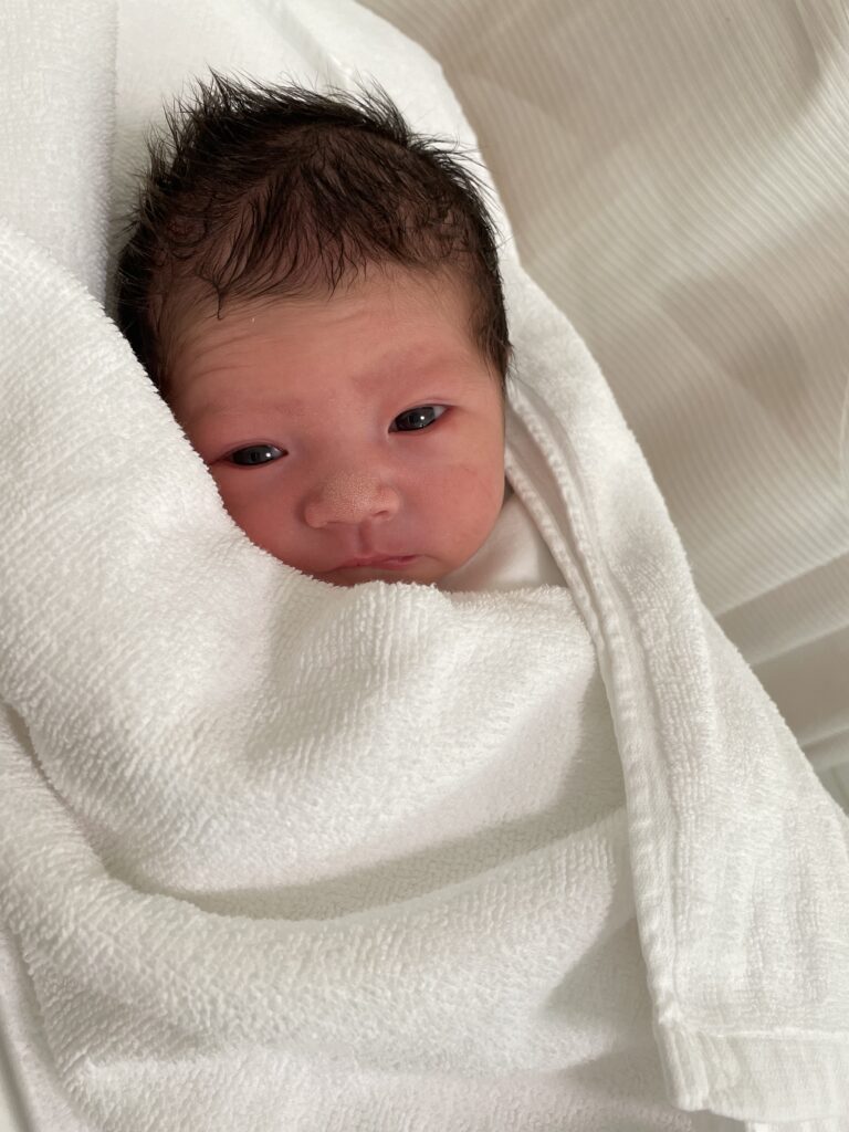 ぱっちりお目目の息子さん（＠hyu.mogmogさんより提供）