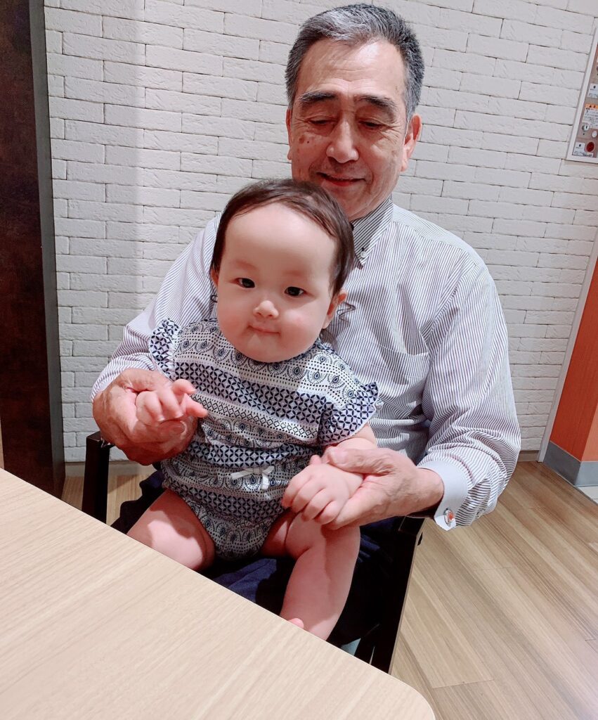 ひいおじいちゃんとの様子①（@kiramama0421さんより提供）