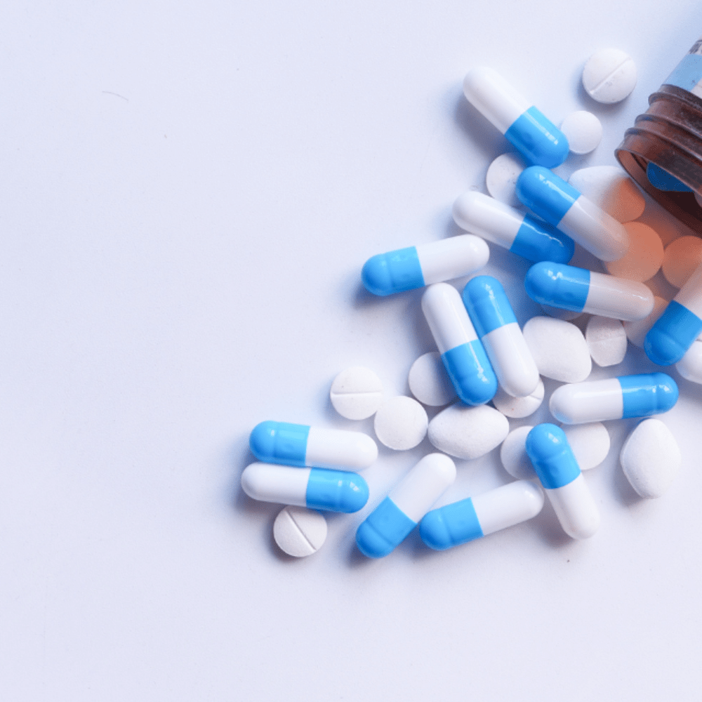 イメージ図：水色と白色のカプセル