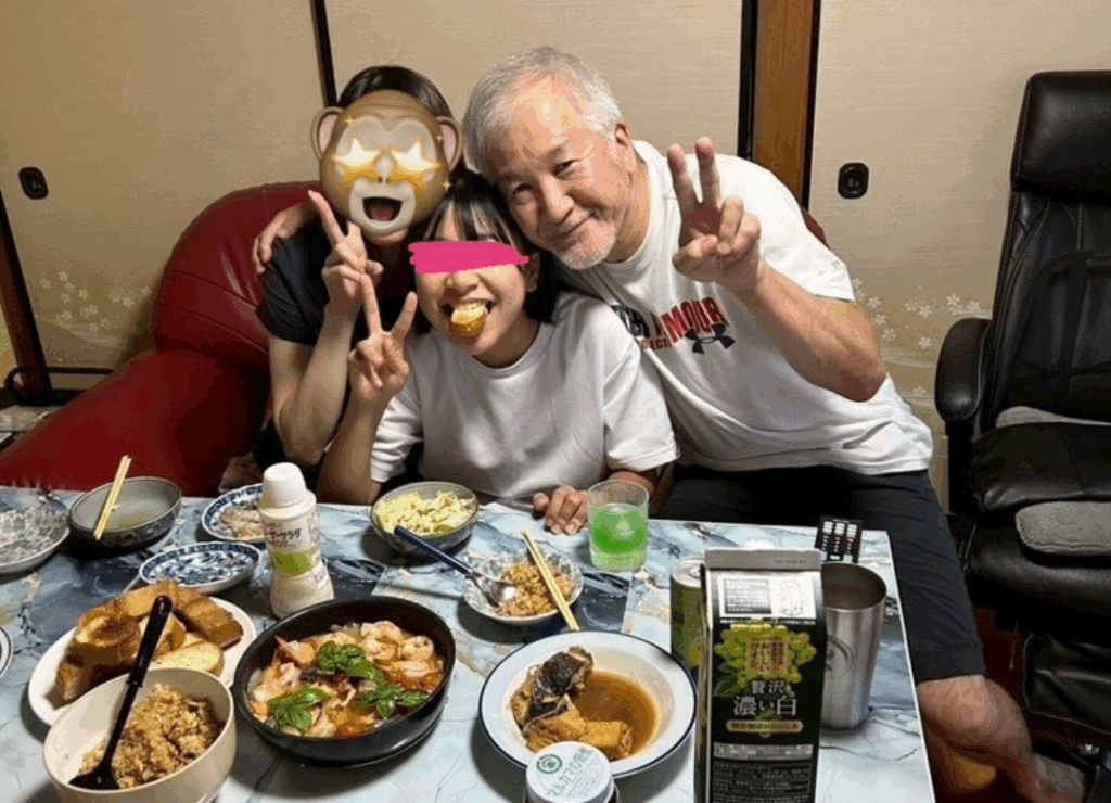 お父さんとの写真（@mg.hsさんより提供）