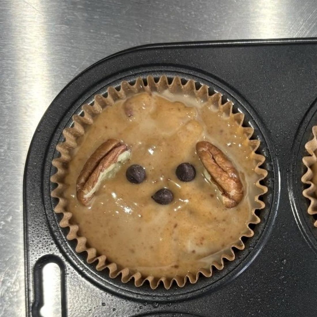 犬のマフィンを焼く女性「不安だ」→その後……完成した最終形態に「ギリギリ…」「怖い」「見える！見えます！」