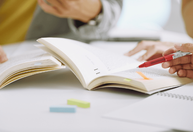 司法試験に向け、4年間勉強を続けた女性。合格後…100万回以上表示された努力の結晶に「尊敬します」「素晴らしい」「敬礼」