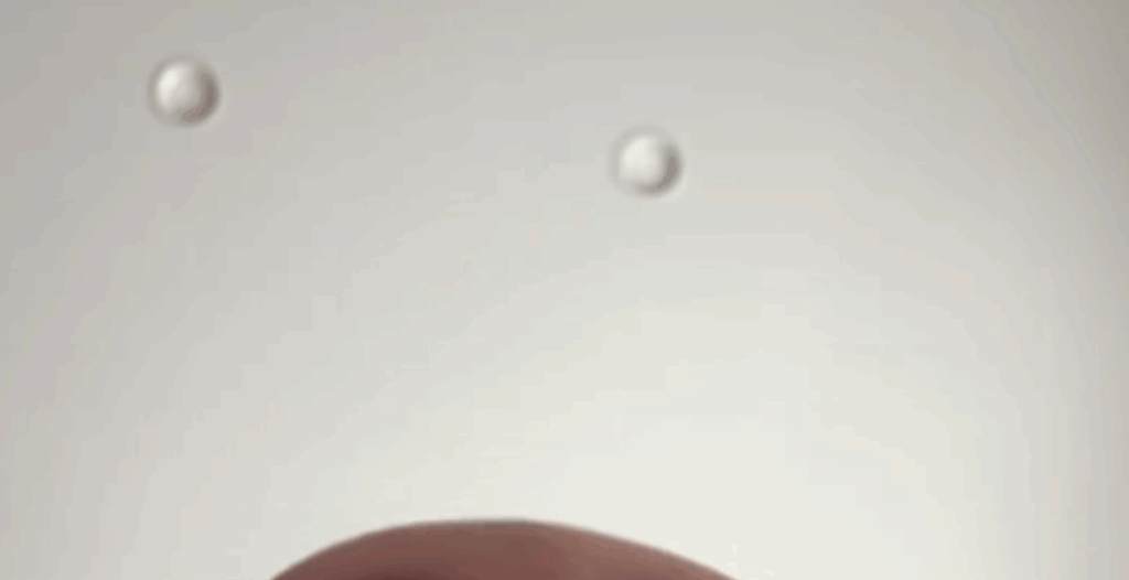 赤ちゃんが寝ている間に離乳食を作っていたママ。しかし、後でスマホを確認すると…まさかの光景に「初！！」「貴重な映像」「母だけの特権のアングル」