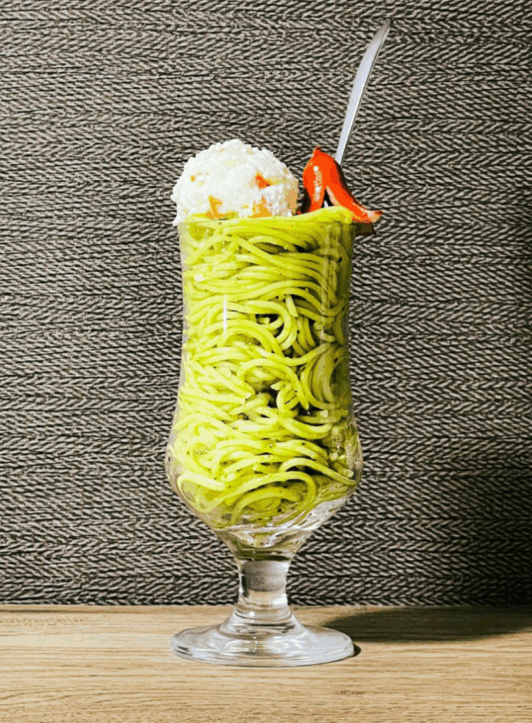 【実際の写真4枚】思わぬ器に盛られたオムライス