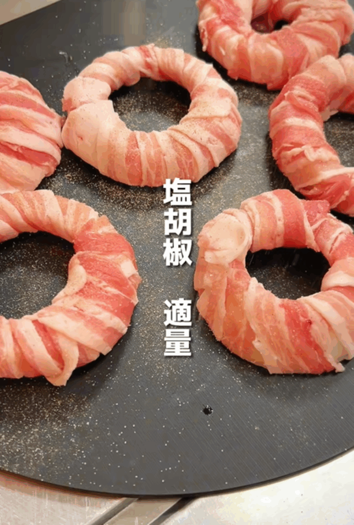 お肉で巻く様子（＠__mamanyan__さんより提供）