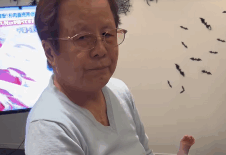 ひ孫を連れてばあばの家に行くと…。→ママが見た”まさかの様子”に「めっちゃ元気」「家族の良さを見ました」