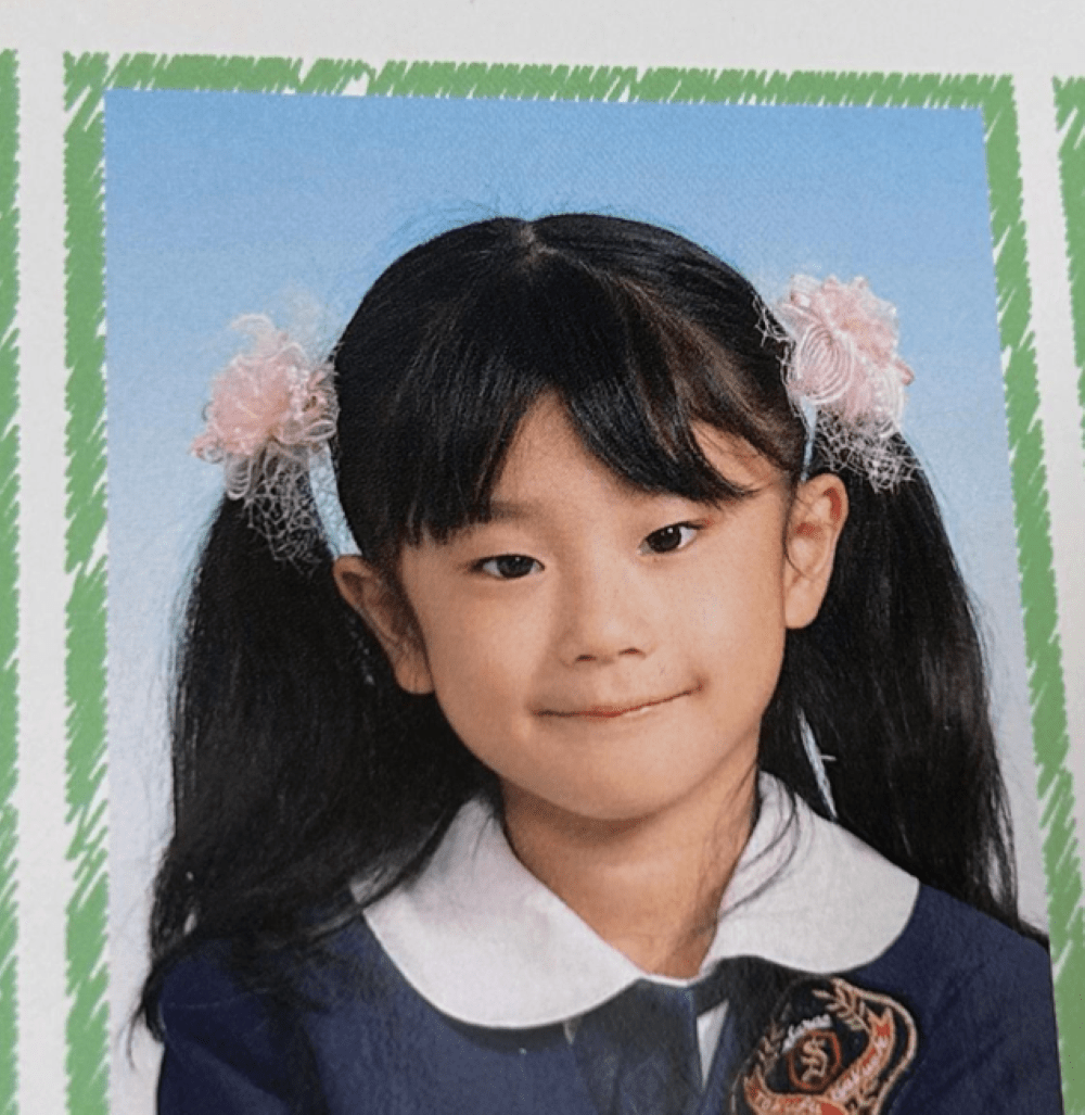6歳の少女の写真。「コンプレックスと向き合い続けた」→14年後の20歳になった現在の姿に「めちゃくちゃ可愛い」