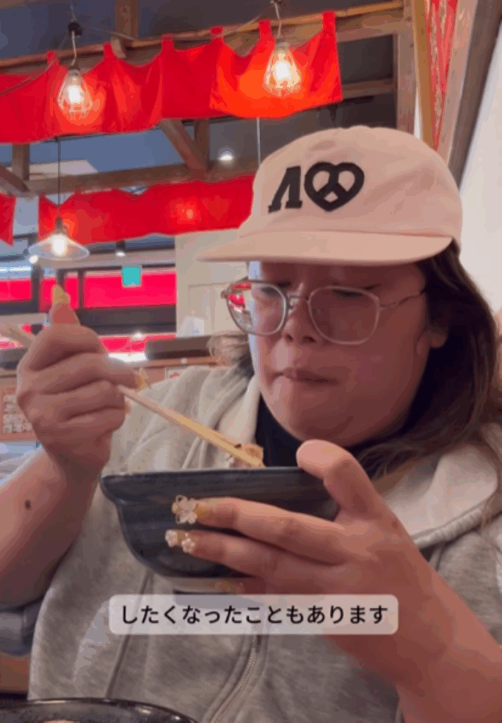 割り箸を使いながら練習（＠ayavideoblogさんより提供）