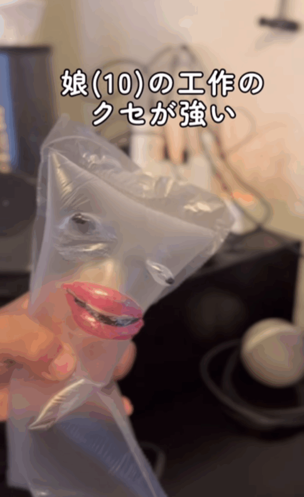 掴むと飛び出す表情（＠mato_11234さんより提供）