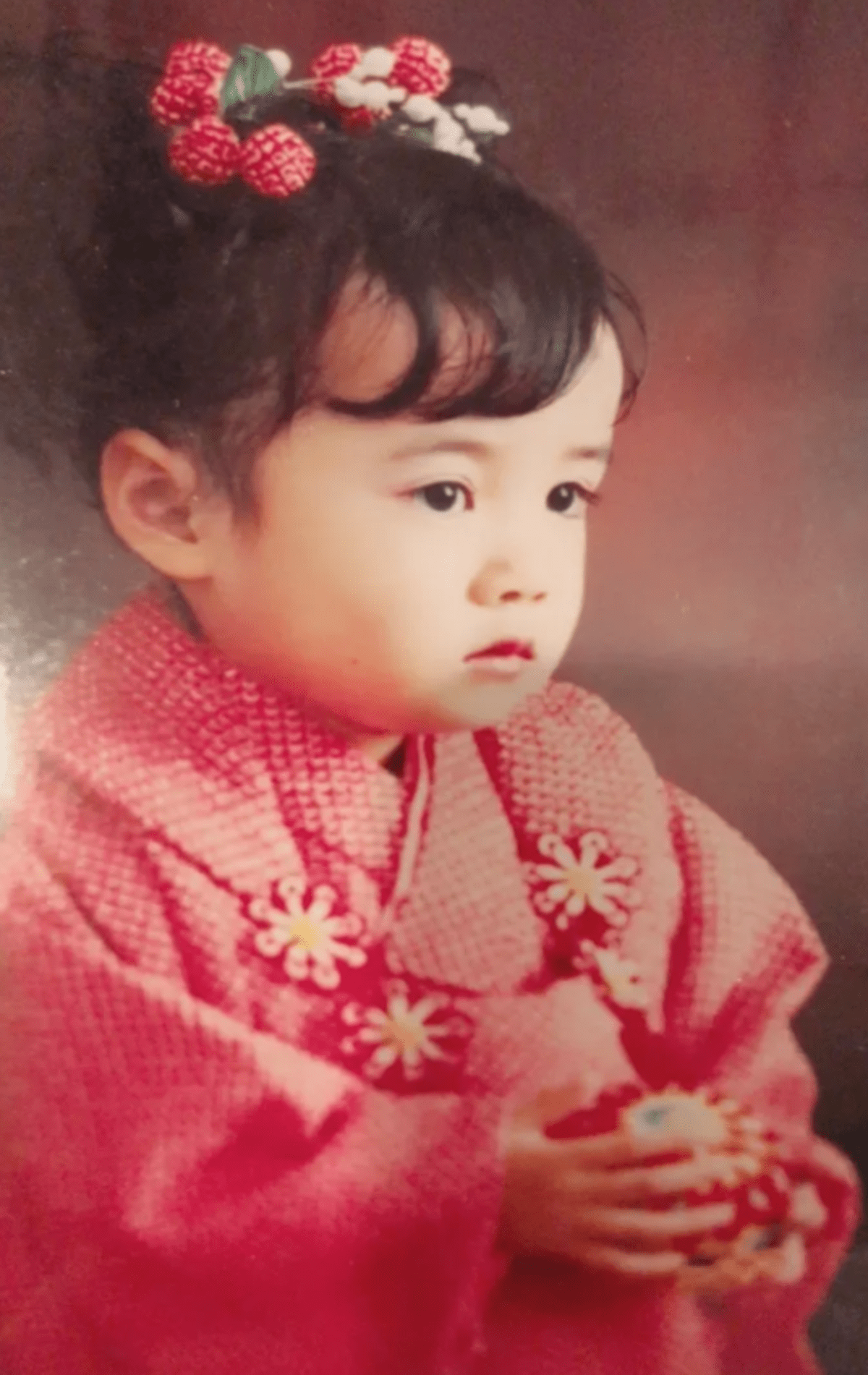 おめめぱっちりな3歳の女の子→22年後「パパとママごめんね」　まさかのビフォーアフターに…「かっこいい！」「努力の賜物すぎて」「振り切ってて最高」