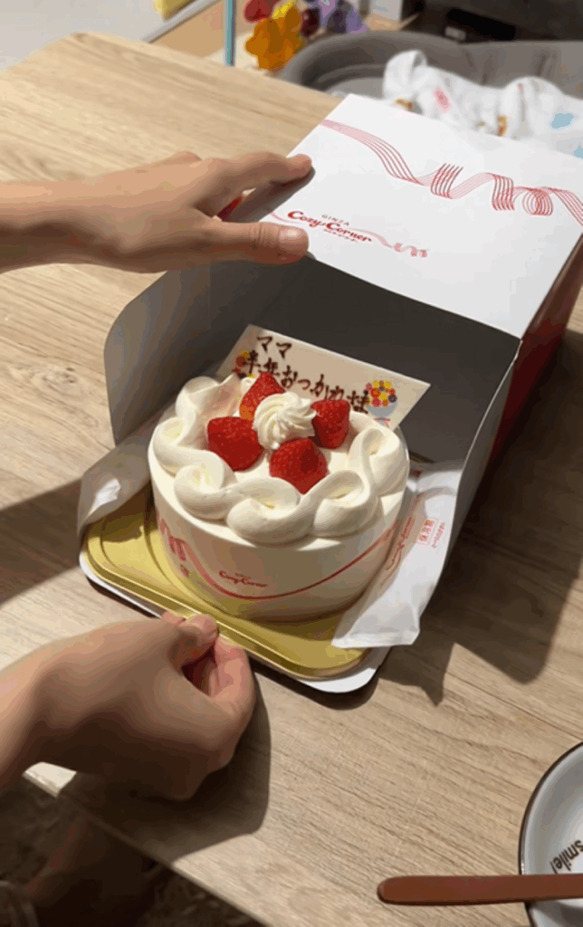 ママさんへのサプライズケーキ（＠aka.ultraman1さんより提供）