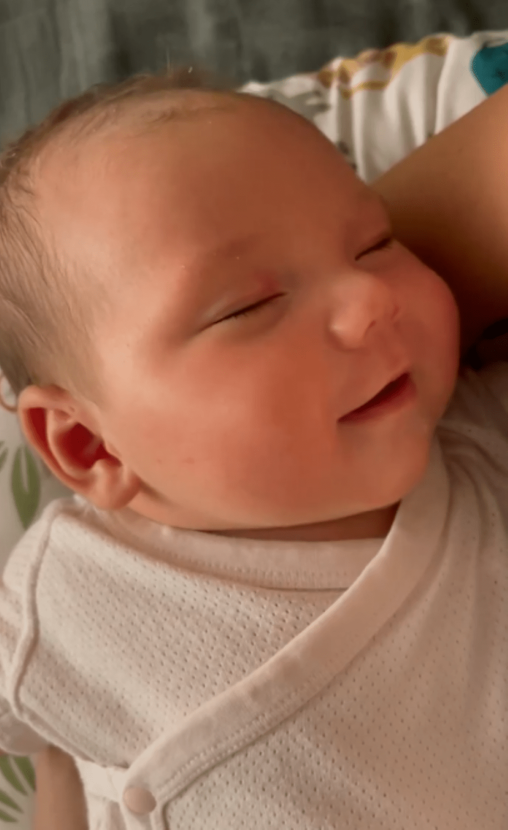 アメリカ人父と日本人母から生まれた女の子　→4年後の成長した現在の姿に「可愛すぎて涙」「現代版シンデレラ」「メロメロになっちゃう」