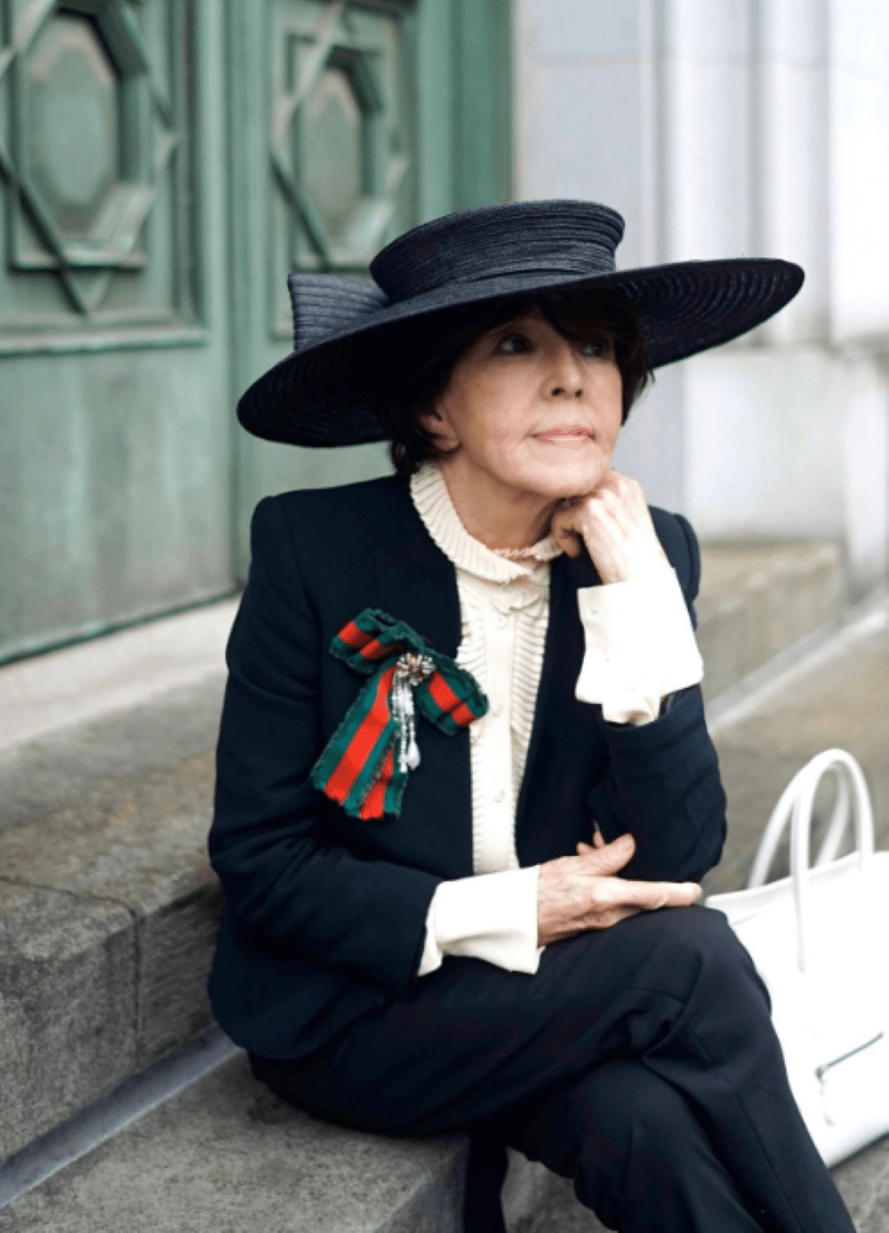 40代の頃に撮られた祖母の写真…見せてもらうと「女優さんみたい」「お祖母様もあなたも綺麗」「今も美しい」