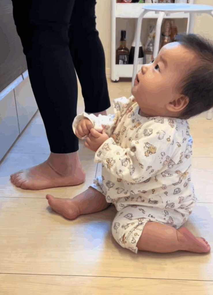 おばあちゃんの足元にいた娘さん（＠ueko080さんより提供）