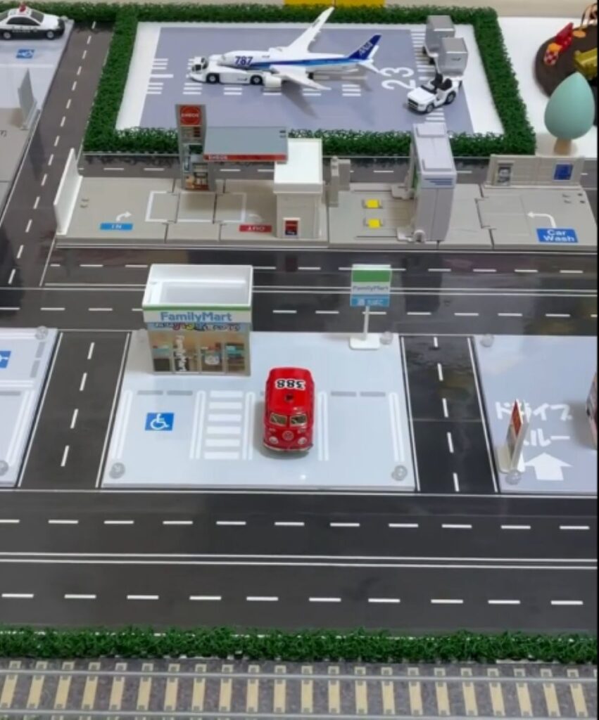 おばあちゃんが作った街の模型④（＠s.urngさんより提供）