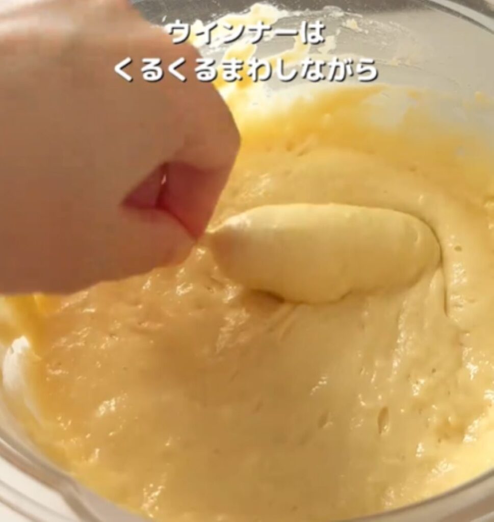 混ぜたらウインナーにつける（＠maino_gohan24さんより提供）