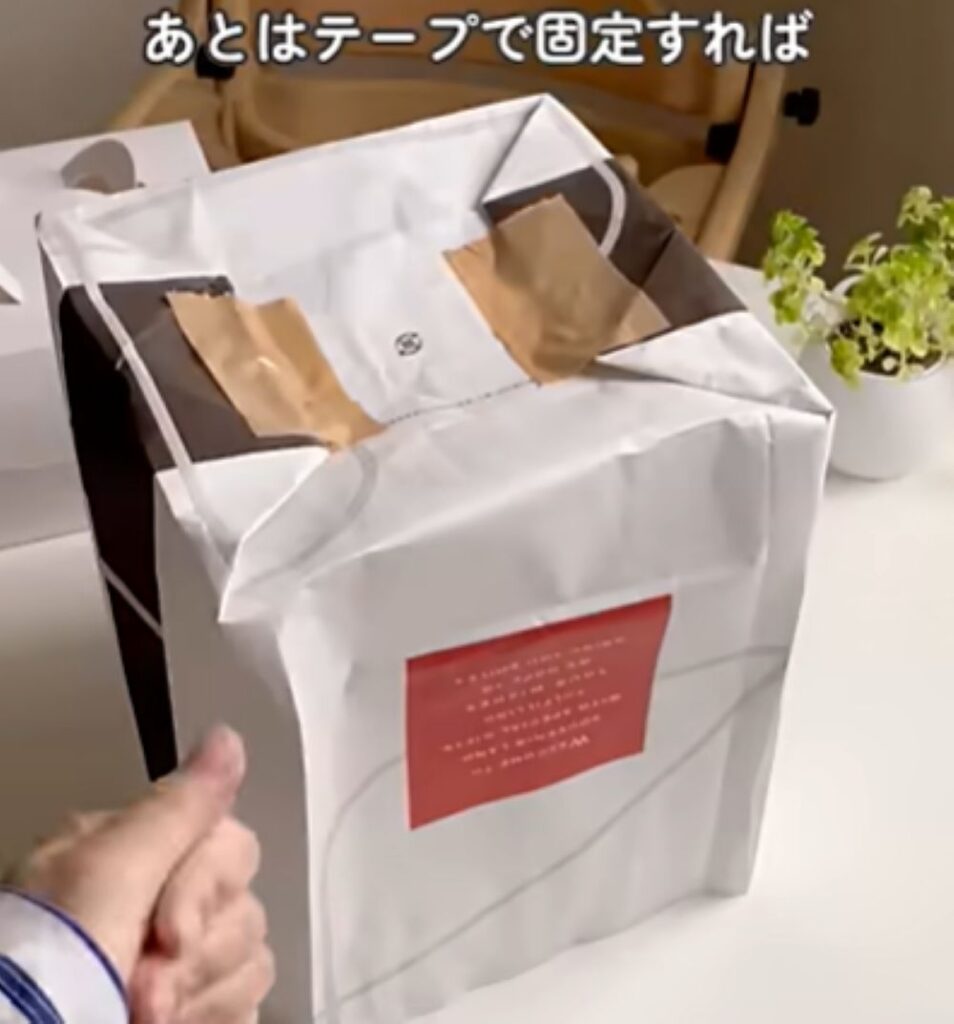 テープで固定する（＠kurumin_kurashiさんより提供）