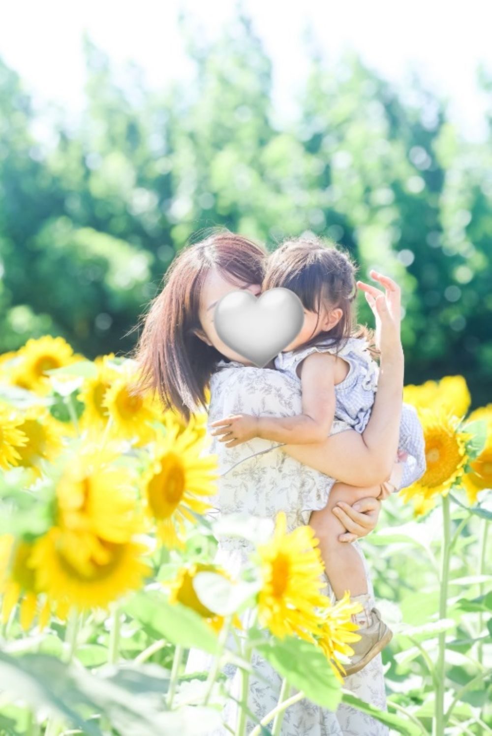 ママ「写真撮って！」2歳娘「わかった！」しかし直後…娘の”目を見開くような行動”に「笑いましたw」「ママの大ファンですね」