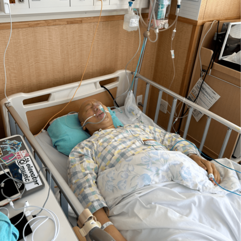 マラソンの練習中、ひざの違和感に気づいた芸人。怪我かと思っていると…その後、判明した事実に衝撃を受ける。　現在、ポジティブな発信をする様子に迫る