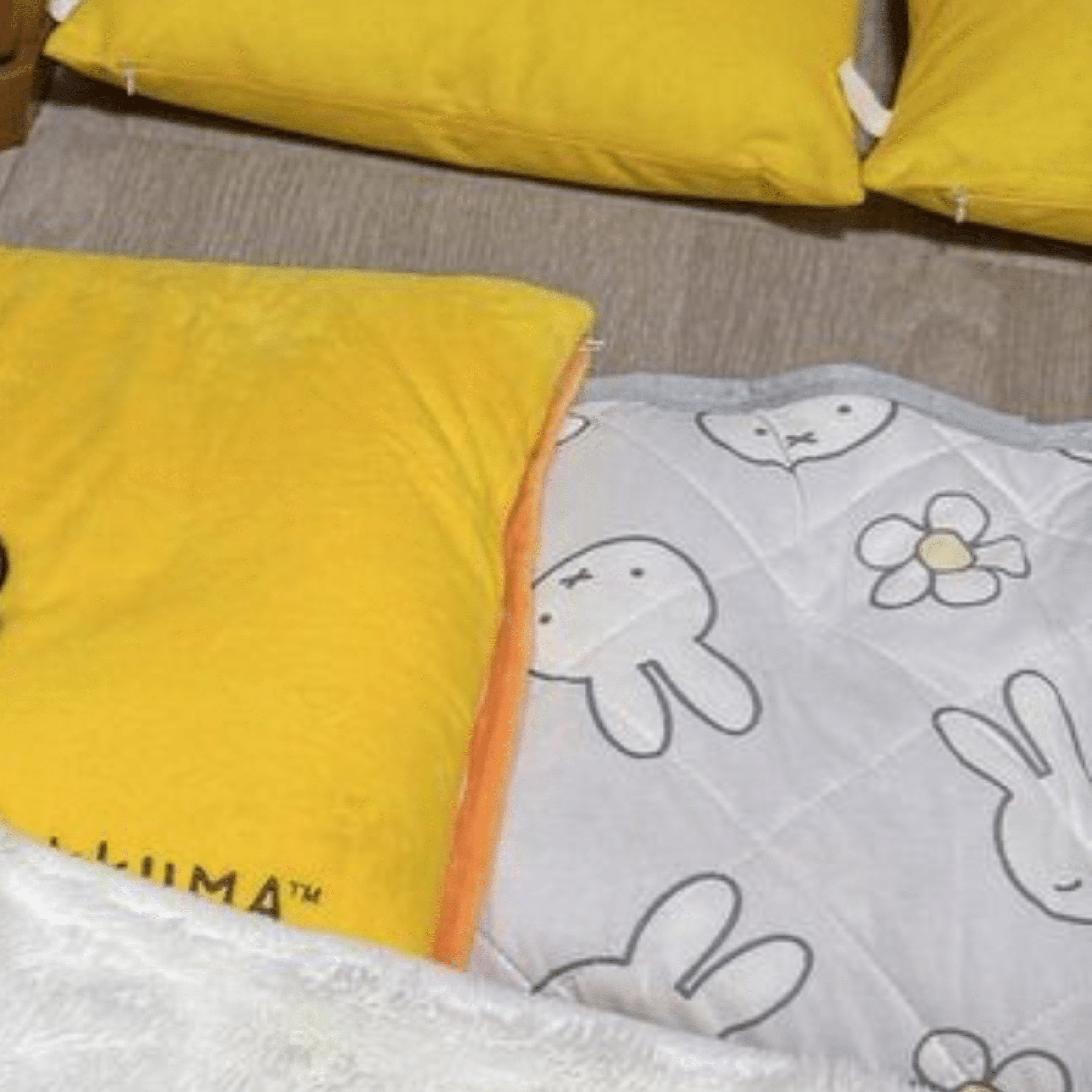 夜、寝室に向かった女性「え？」→布団に違和感。近づいてみると……”違和感の正体”に「可愛すぎる」「愛おしい」「守ってあげたい」