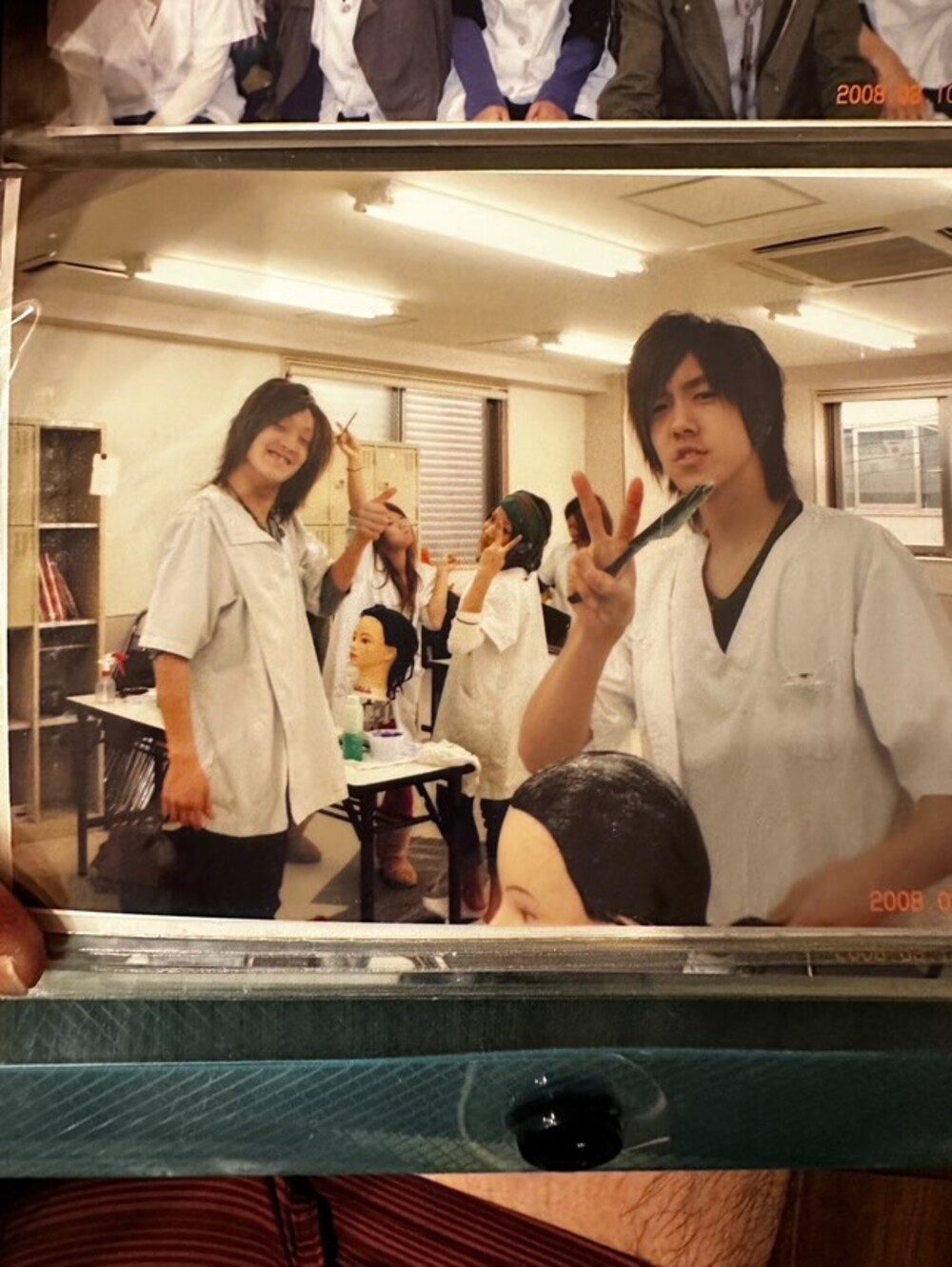 2008年に撮られたイケイケ男子学生の写真。　→ずっと仲良しでいた結果…17年後の姿に「え？あれ？」「懐かしい」「イケメン」「エモエモ」