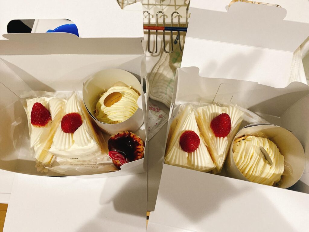 【実際の写真】夫婦が買ってきたケーキ